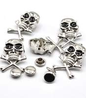 Череп з чорними очами та кістками на заклепці 24х17 мм (5 штук)