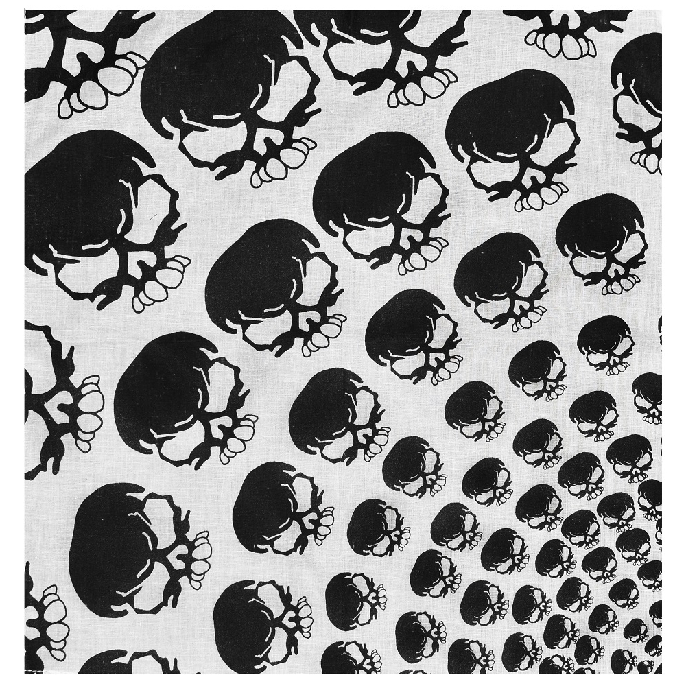 Бандана Черепа черные на белом фоне