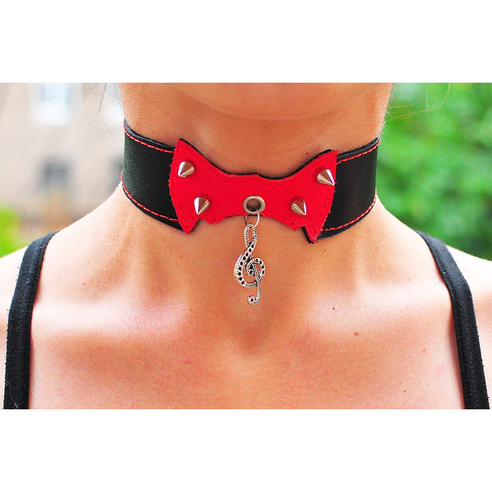 Кожаный чокер (ar-003) с кулоном Скрипичный ключ с узором (серебряный цвет)