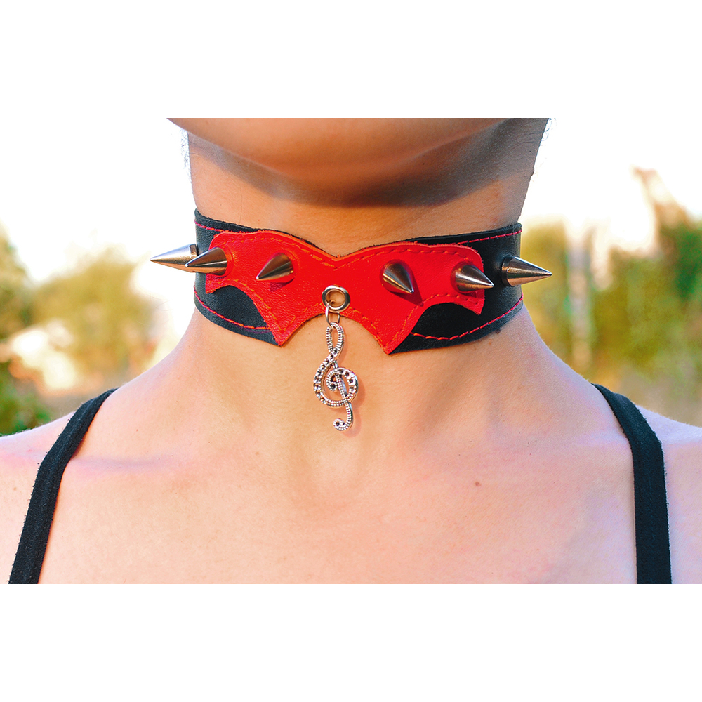 Кожаный чокер (ar-007) с кулоном Скрипичный ключ с узором (серебряный цвет)