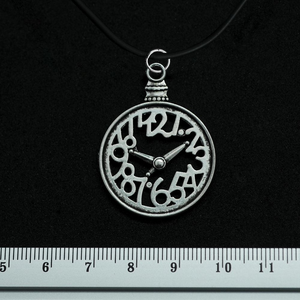 Кулон Часы (вырезанный циферблат)